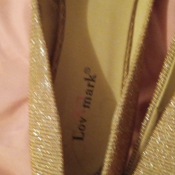 Lov mark high heel shoe. Gold glitter - Picture 4 of 5